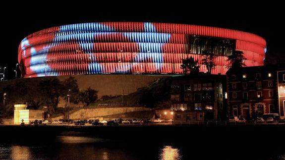 San Mamés con el logo de la Champions League en su fachada.