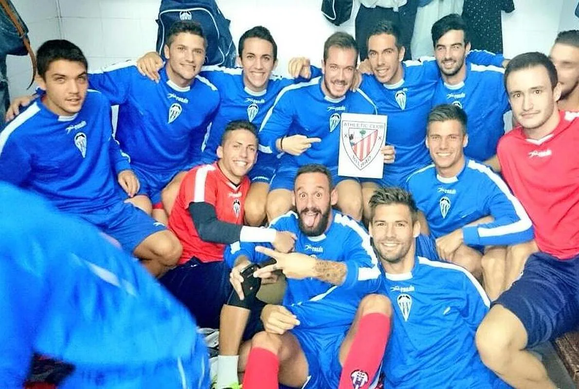 Los jugadores del Alcoyano celebran el emparejamiento con el Athletic el día del sorteo. 