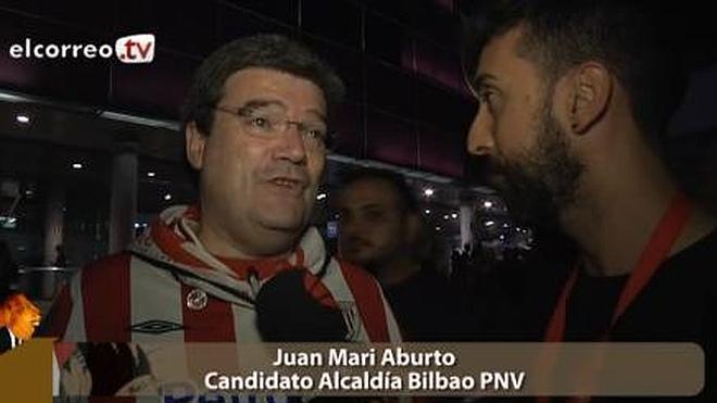 Juan Mari Aburto, a la salida del Camp Nou. 