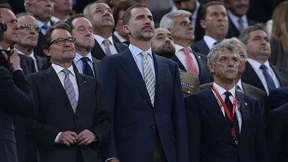 Artur Mas, el Rey y Ángel María Villar, el sábado en el Camp Nou.