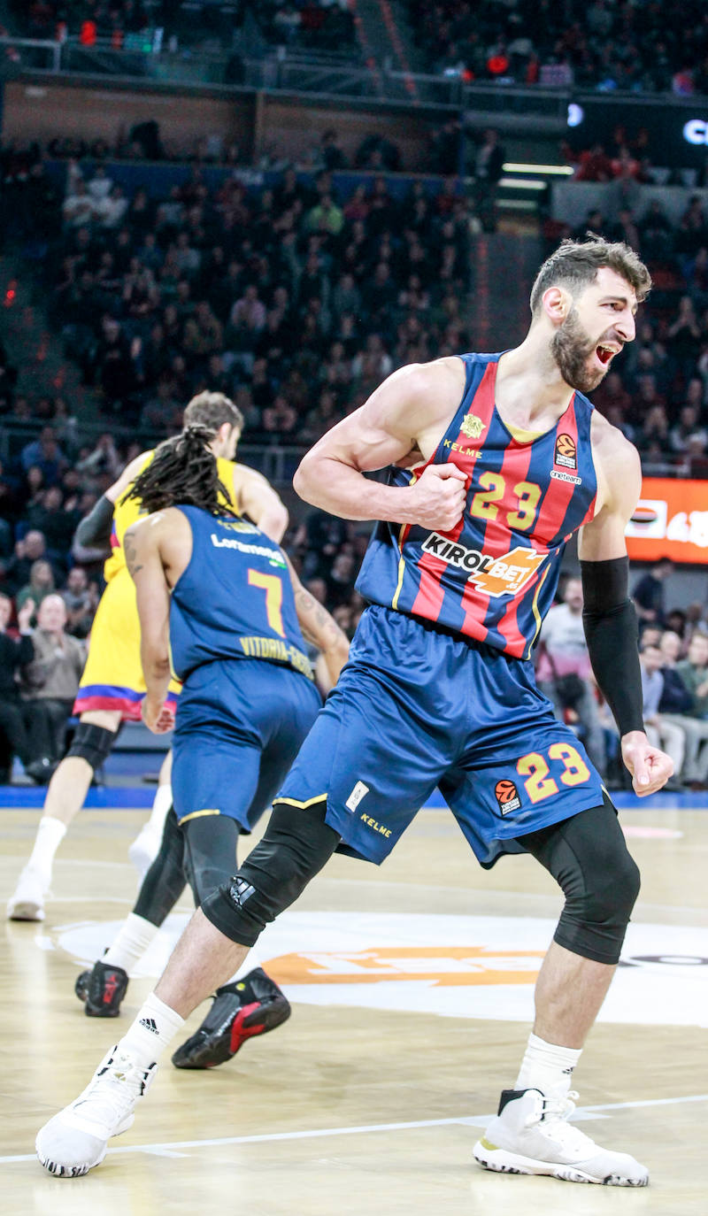 Fotos: Las mejores imágenes del Baskonia - Barcelona de Euroliga 2019