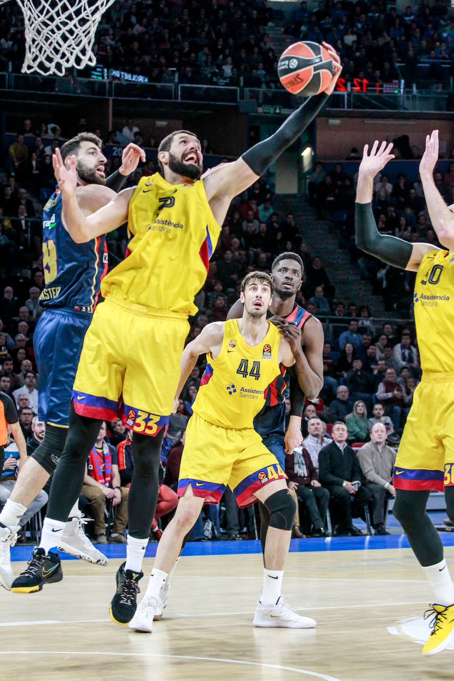 Fotos: Las mejores imágenes del Baskonia - Barcelona de Euroliga 2019