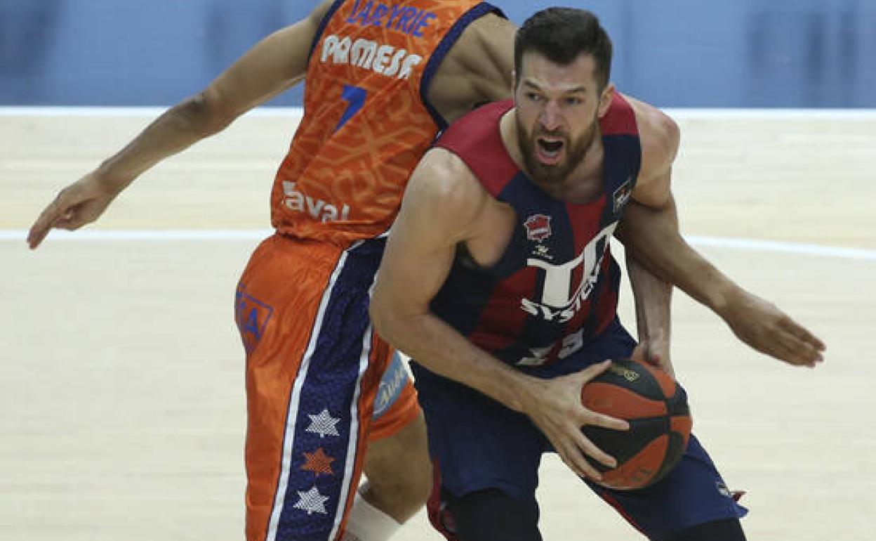 La eliminación del curso pasado en los cuartos de final del play off de la ACB es hasta la fecha el último partido oficial de Alec Peters con la camiseta del Baskonia