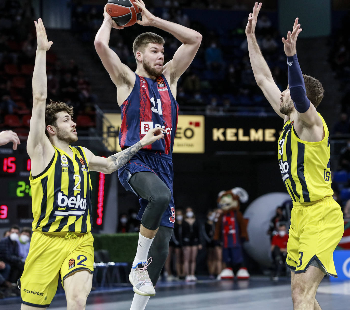 Fotos: Las mejores imágenes del Baskonia - Fenerbahce