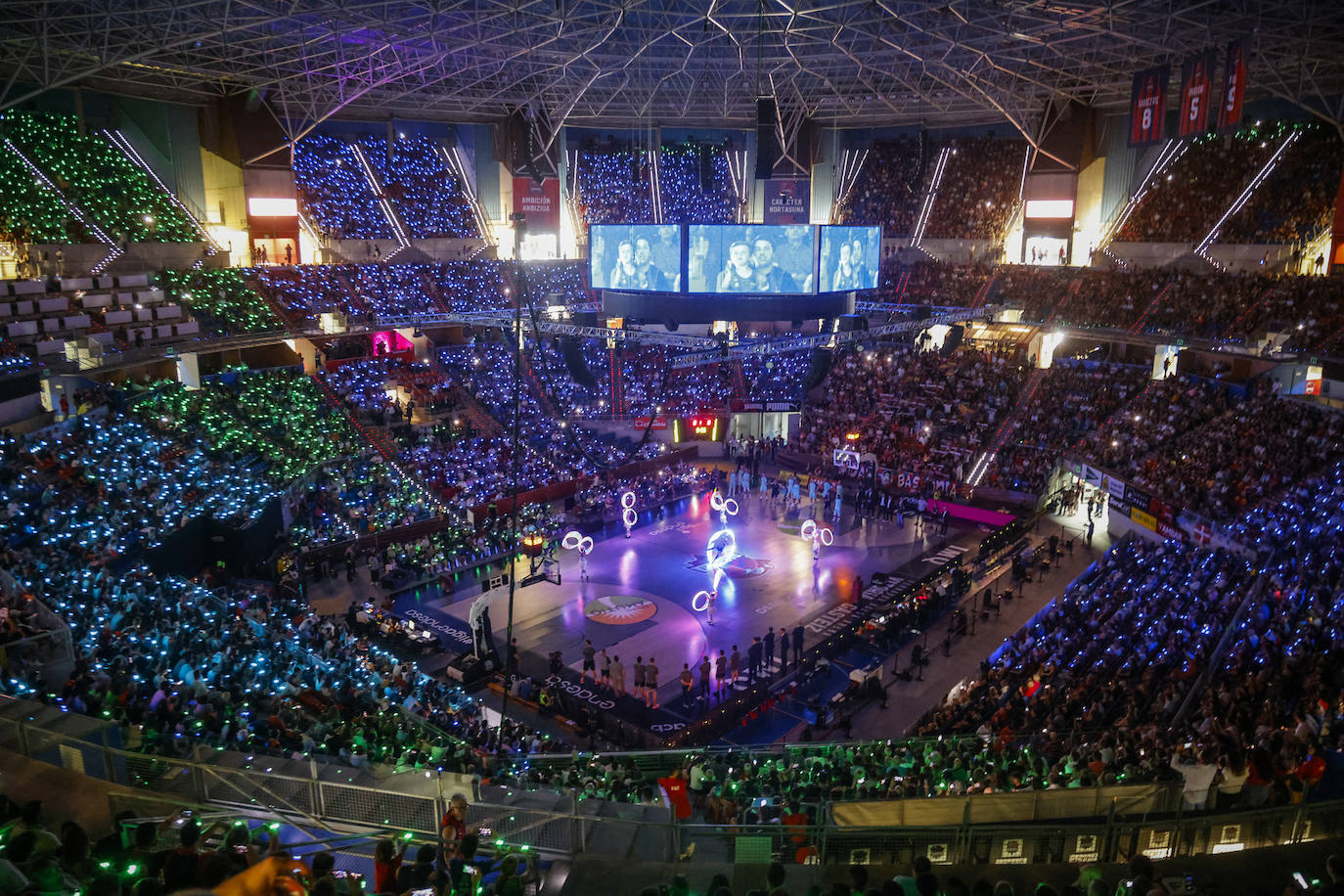 El ambiente del Baskonia-Bilbao Basket. Mucho más que un derbi baloncestístico