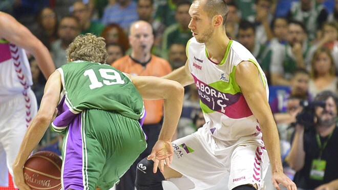 El Baskonia rompe el cerco del Carpena