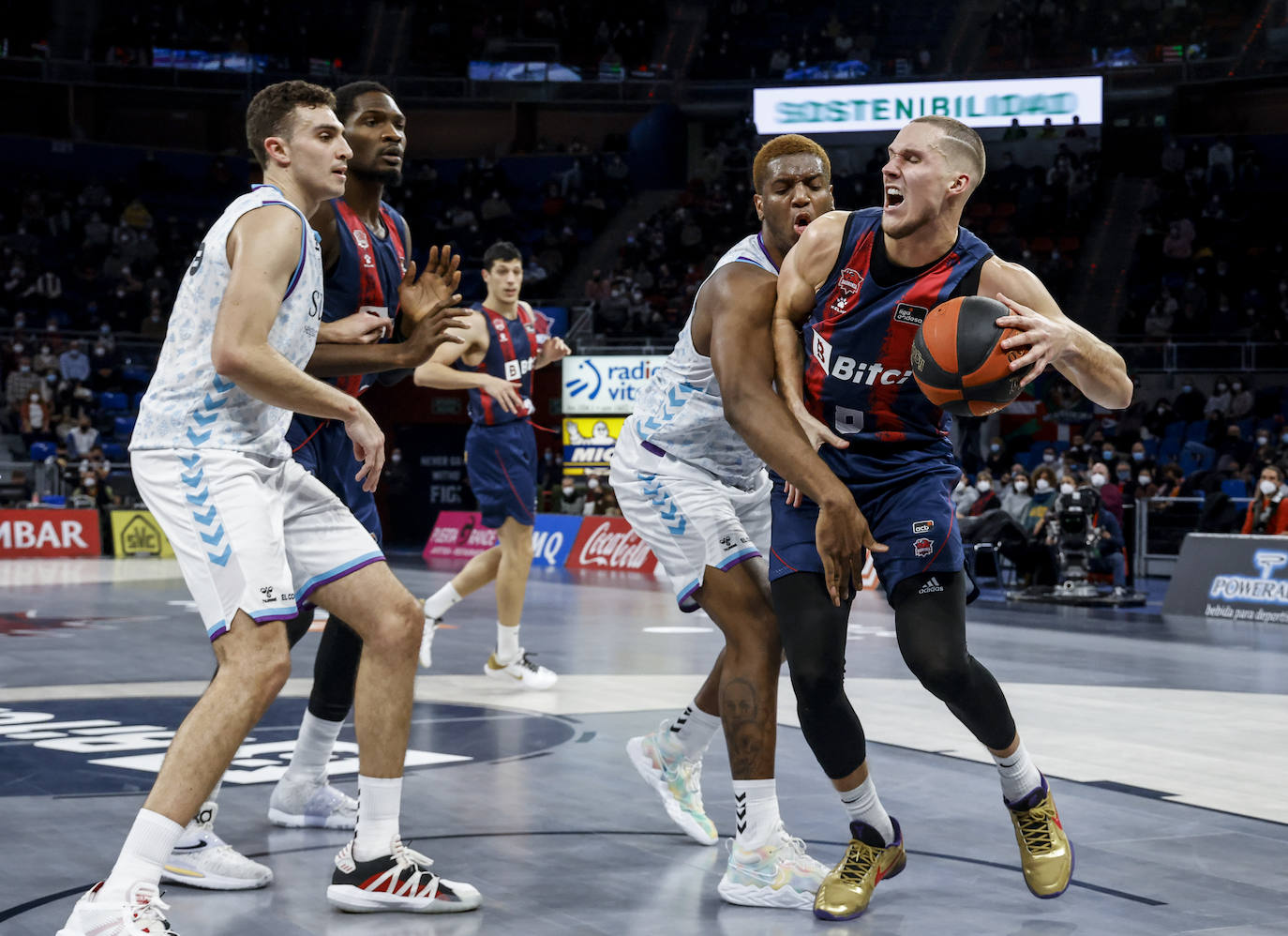 Fotos: Las mejores imágenes del Baskonia-Bilbao Basket