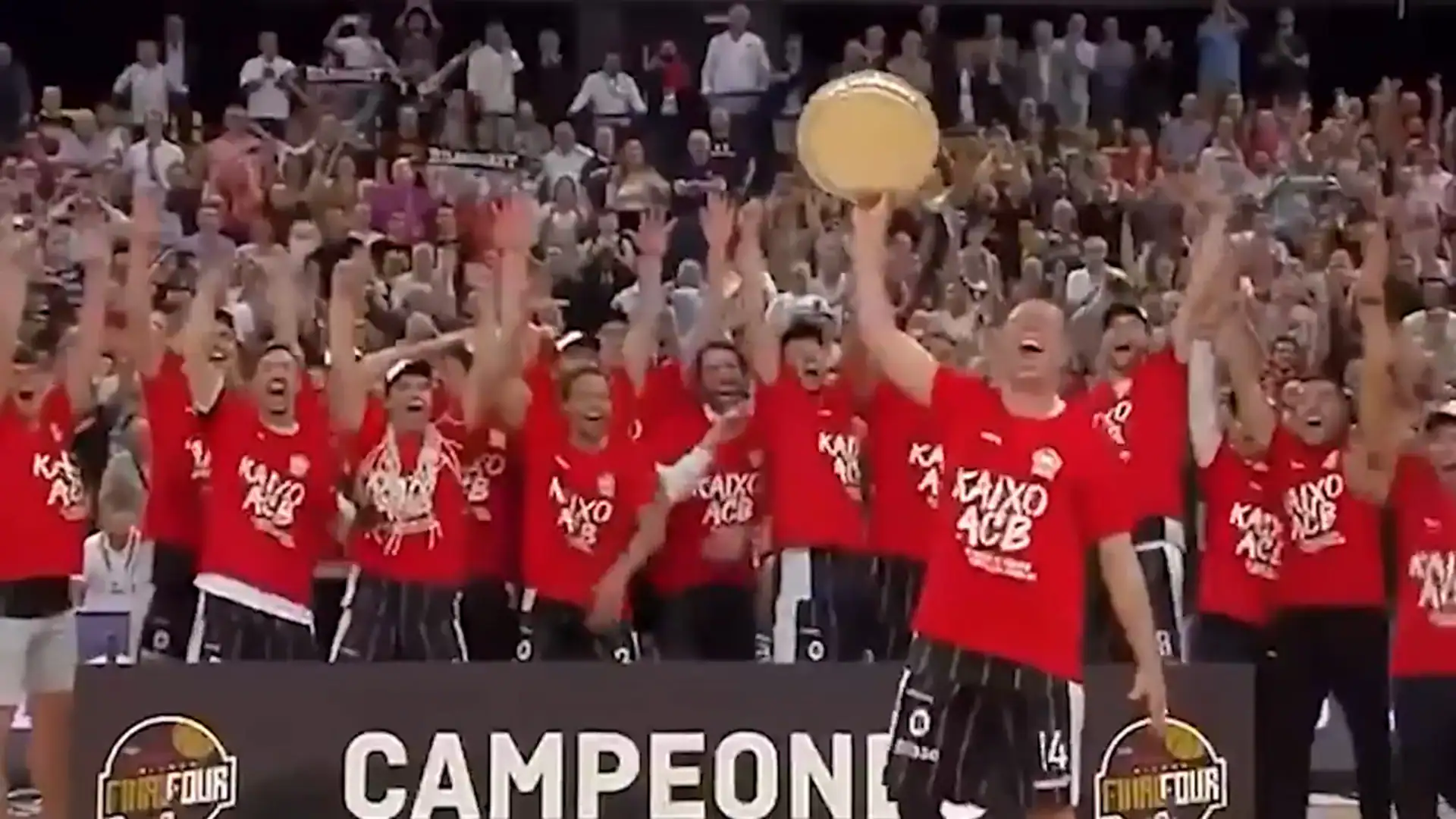 El Bilbao Basket celebra 600 partidos en la ACB y recibe la felicitación de sus nueve entrenadores