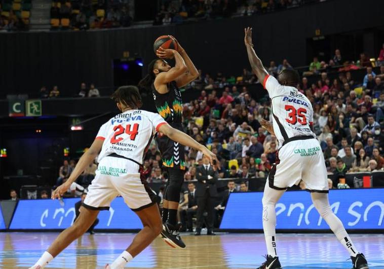 Reyes y Smith tiran del Bilbao Basket