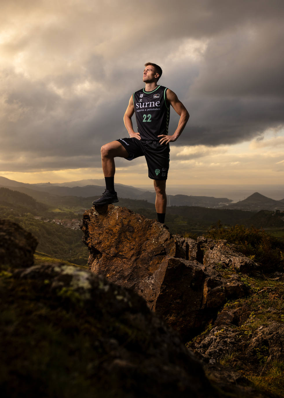 Todos los detalles de las nuevas equipaciones del Bilbao Basket