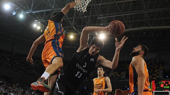 Partido del Bilbao Basket contra el Valencia Basket.