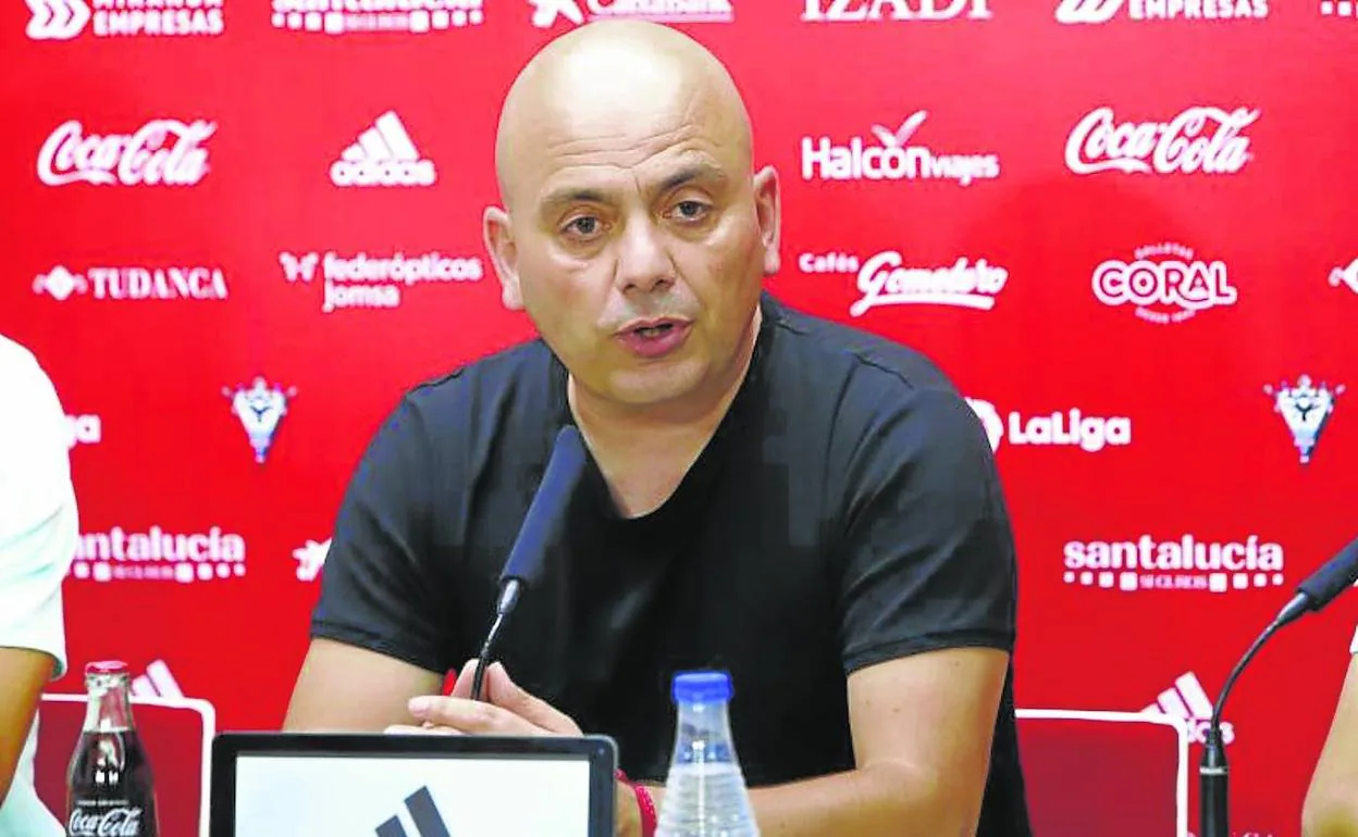 El director deportivo, Chema Aragón, confirmó los puestos que pretende cubrir hasta que se cierre el mercado. 