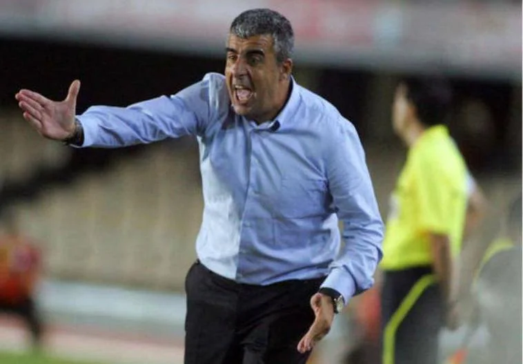 El palentino tiene 54 años, acaba contrato con el Celta y ha dirigido, entre otros, a Valladolid y Tenerife.