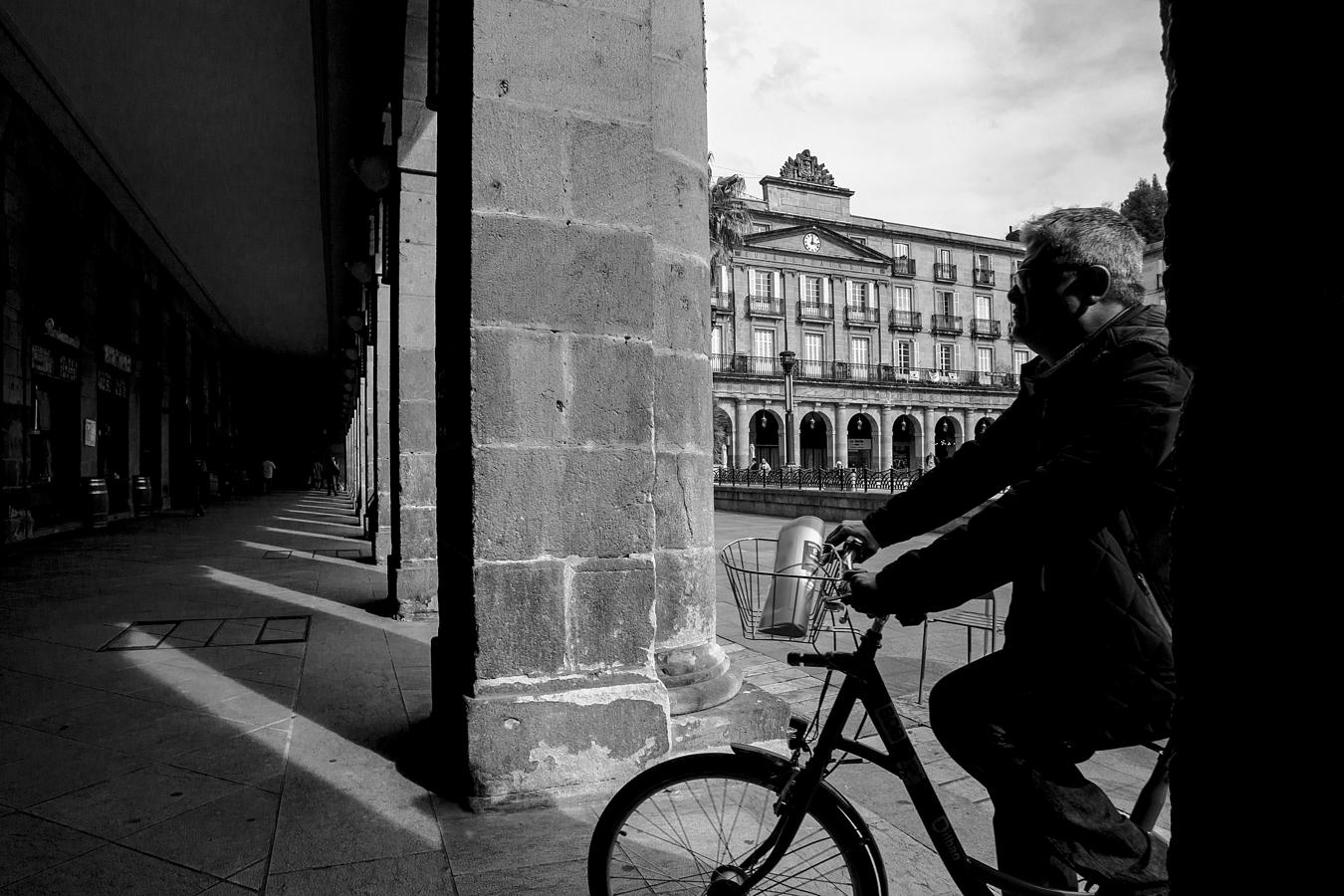 La Plaza Nueva, con sus luces y sus sombras.