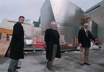 Juan Ignacio Vidarte y Frank Gehry revisan la evolución de las obras del Guggenheim