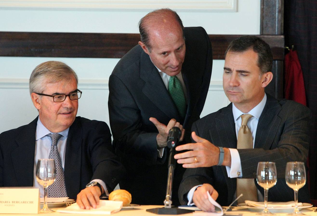 En la imagen, el Príncipe junto al presidente del Cí­rculo, José  Bergareche.