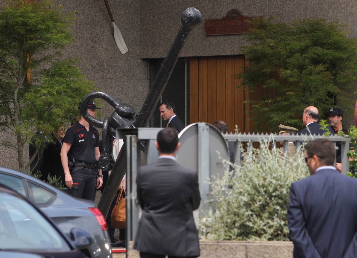 El Príncipe a su entrada al Real Club Marítimo el Abra.