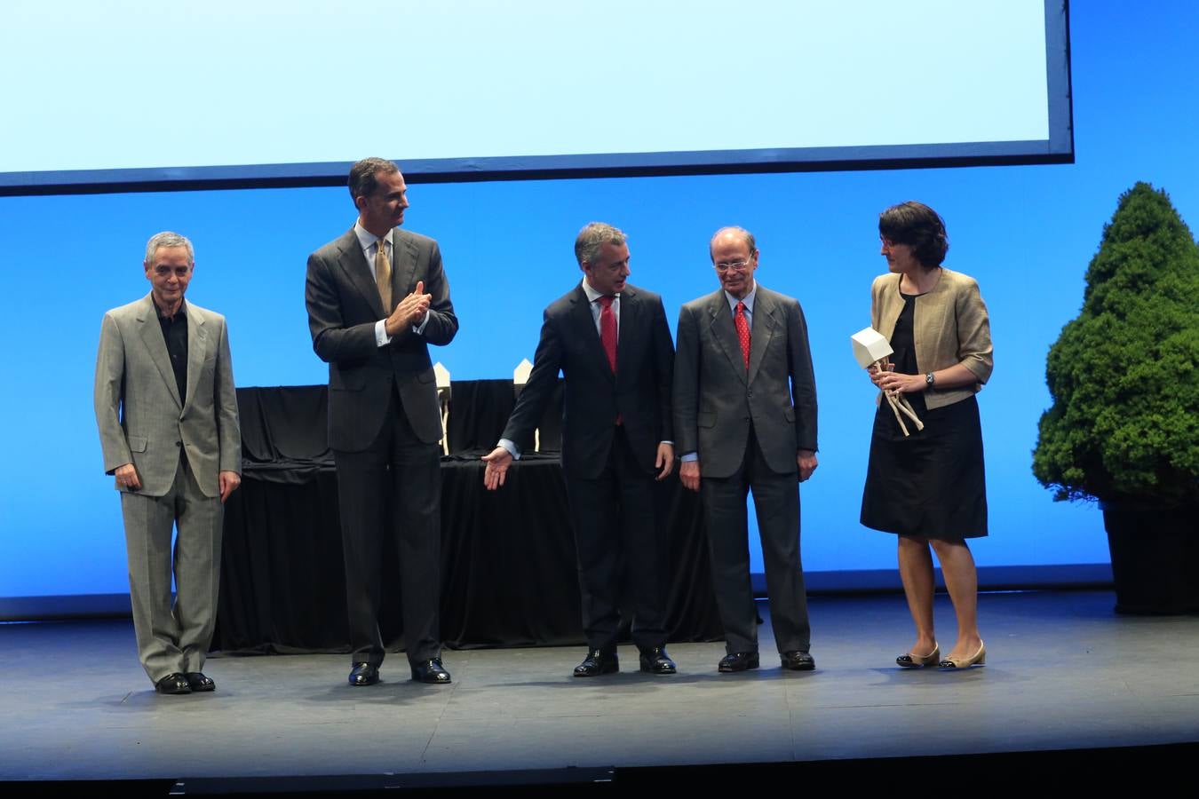 El Príncipe entrega los premios de la Fundación Novia Salcedo a la integración profesional de los jóvenes