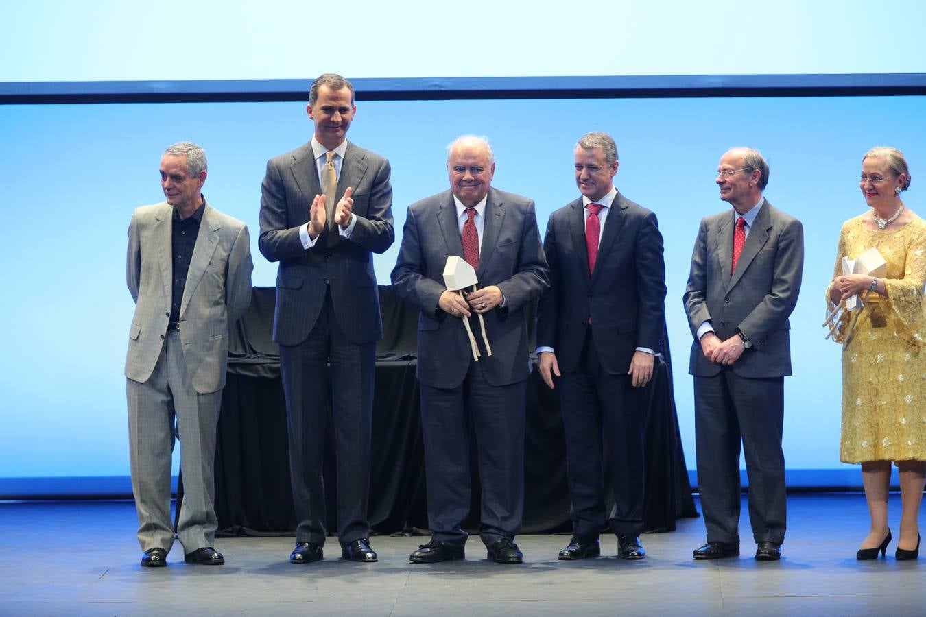 El Príncipe entrega los premios de la Fundación Novia Salcedo a la integración profesional de los jóvenes