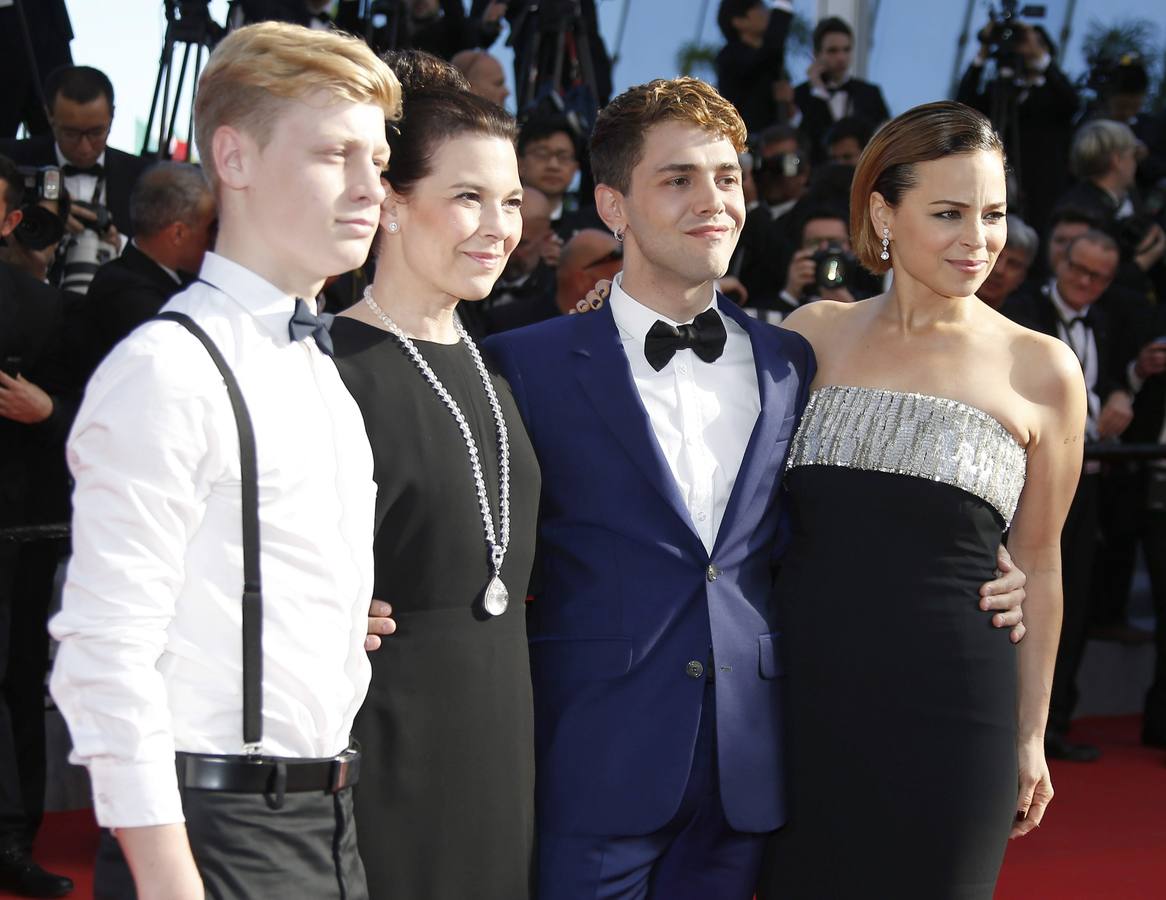 Dolan, en la alfombra roja, junto al elenco de 'Mummy'