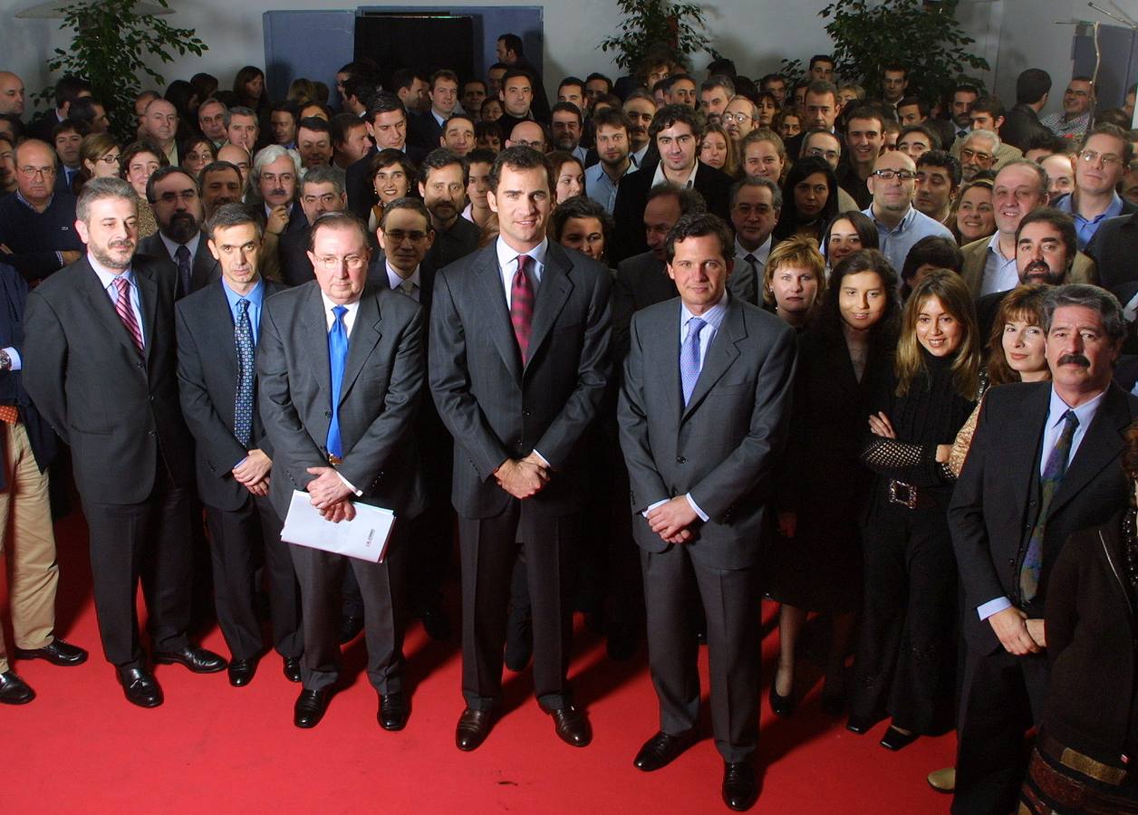 2003. Visita del Príncipe a la redacción del periódico EL CORREO.