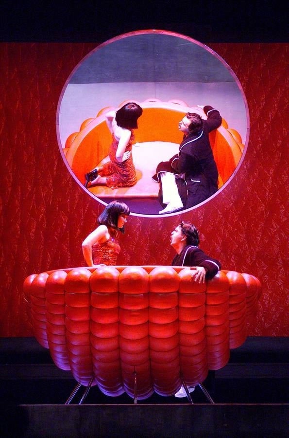 'L'equivoco stravagante', de Rossini. 15, 17 y 19 de octubre. Una ópera bufa que aborda la historia de una mujer que confunden con un hombre.