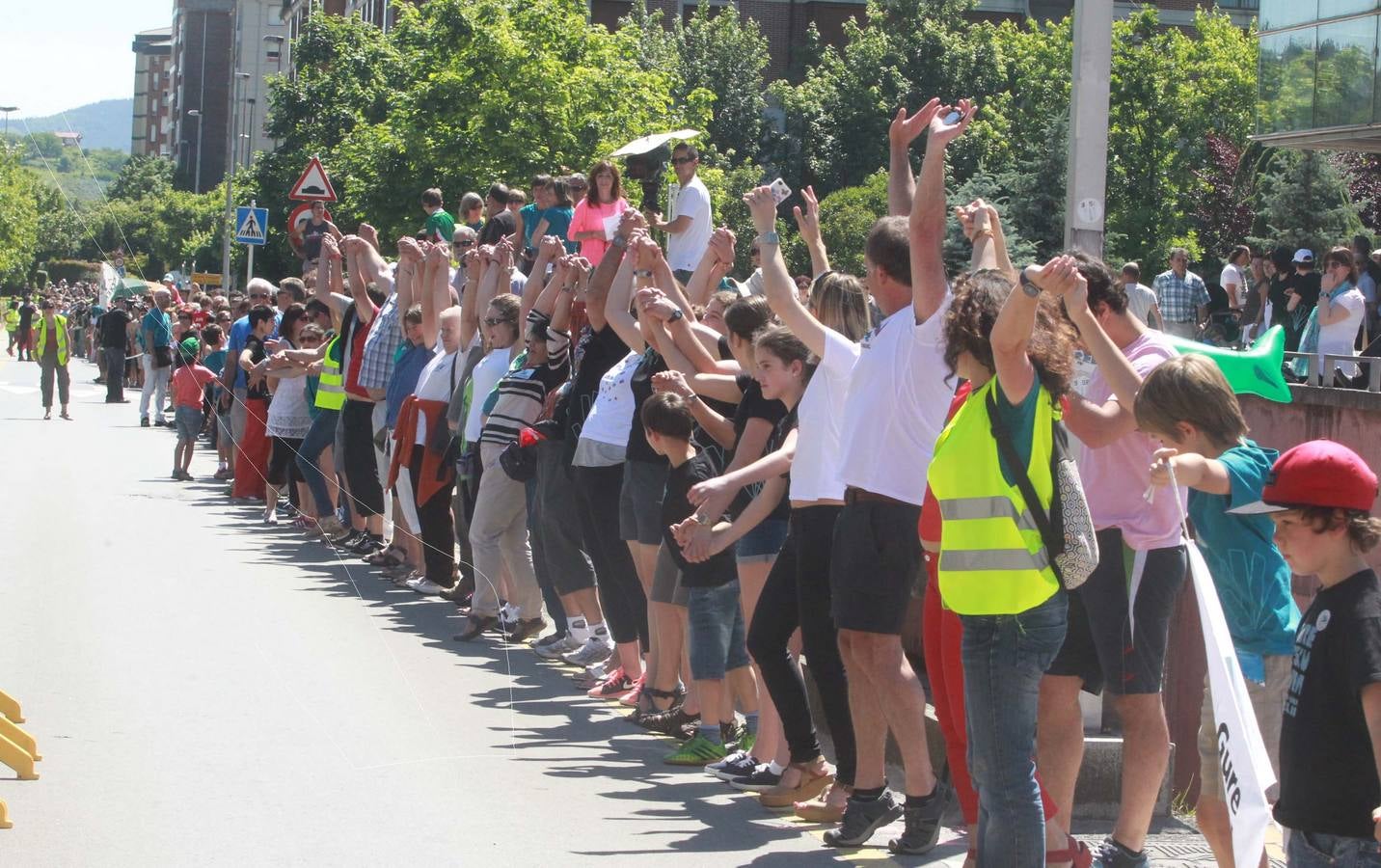 ESLABONES POR EL DERECHO A DECIDIR