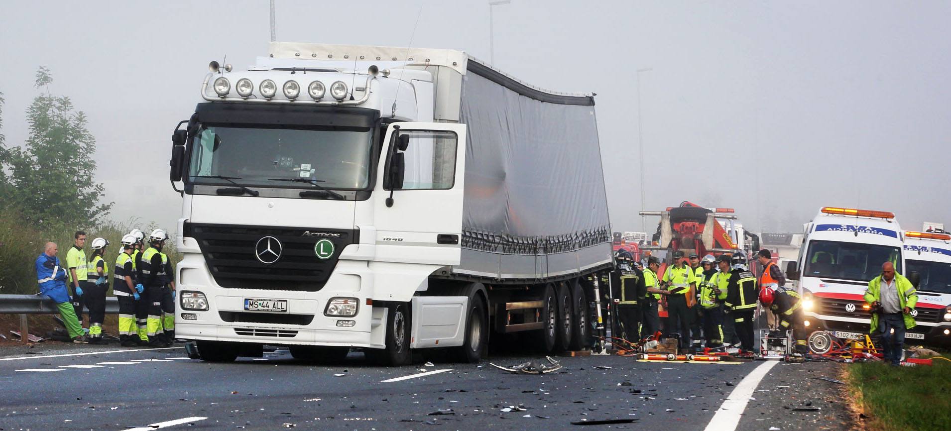 Grave accidente múltiple en la A-8 en Cabezón de la Sal