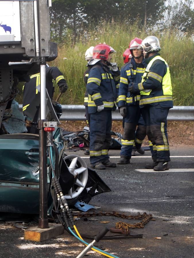 Grave accidente múltiple en la A-8 en Cabezón de la Sal