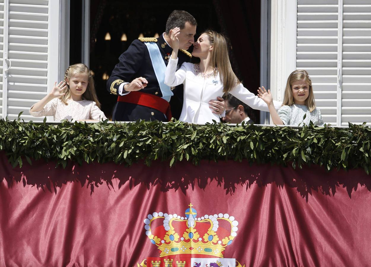 Los Reyes saludan desde el Palacio Real