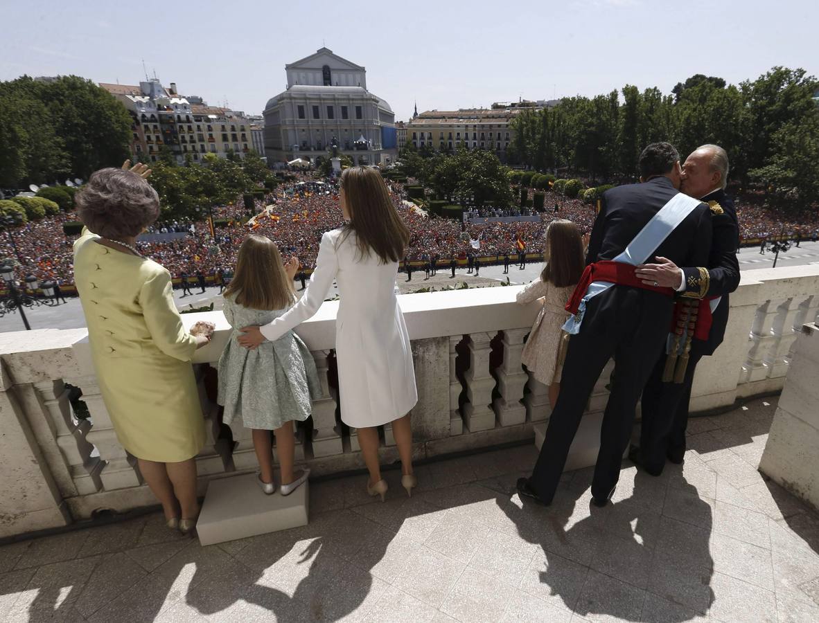 Los Reyes saludan desde el Palacio Real