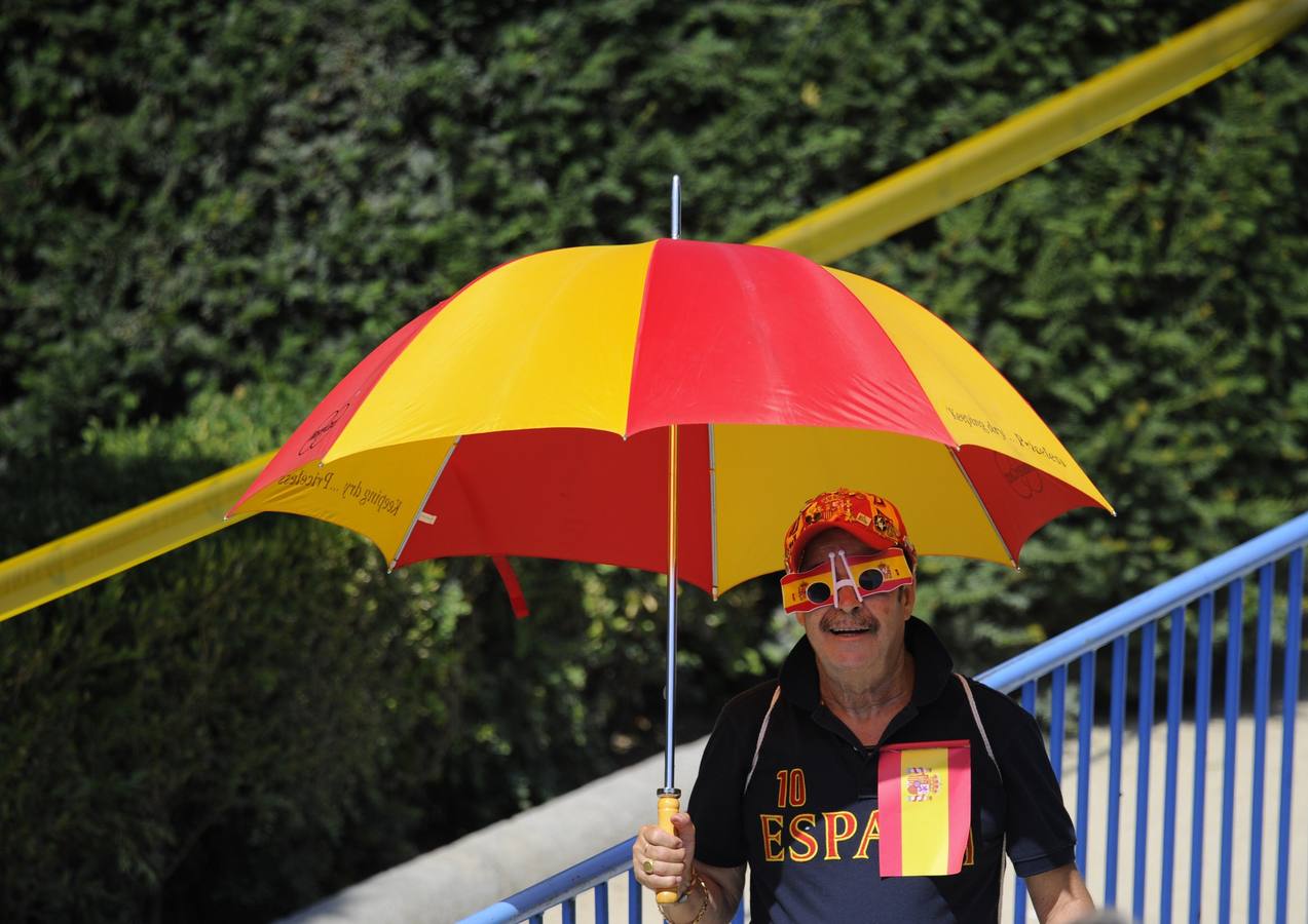 Los españoles se lanzan a la calle en pos del nuevo Rey