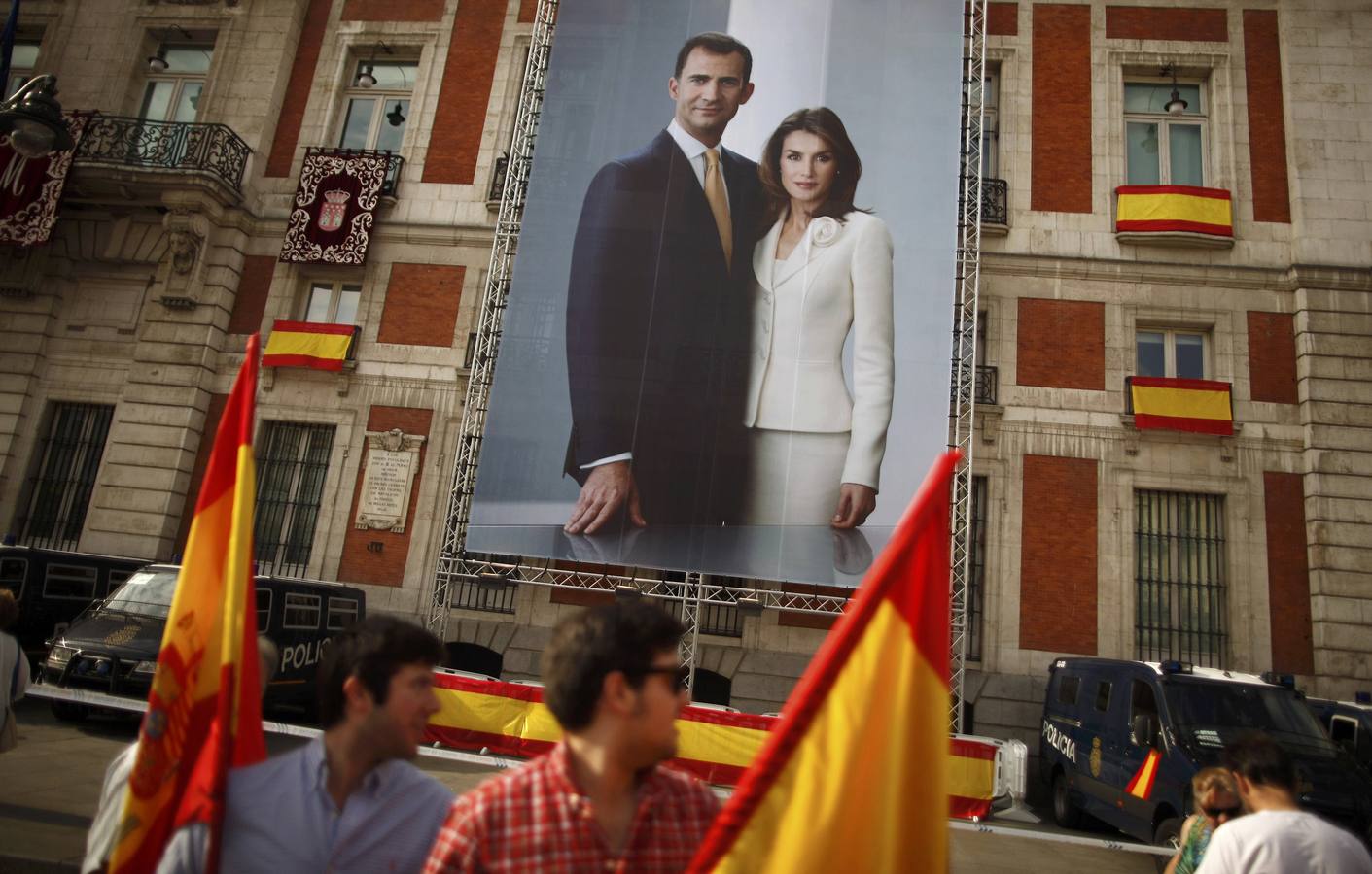 Madrid se engalana para recibir a Felipe VI