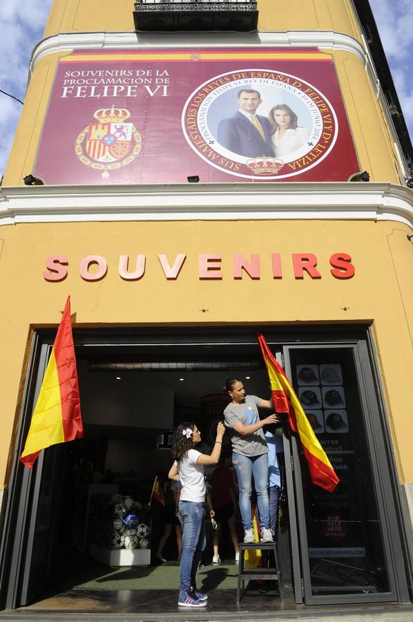 Madrid se engalana para recibir a Felipe VI