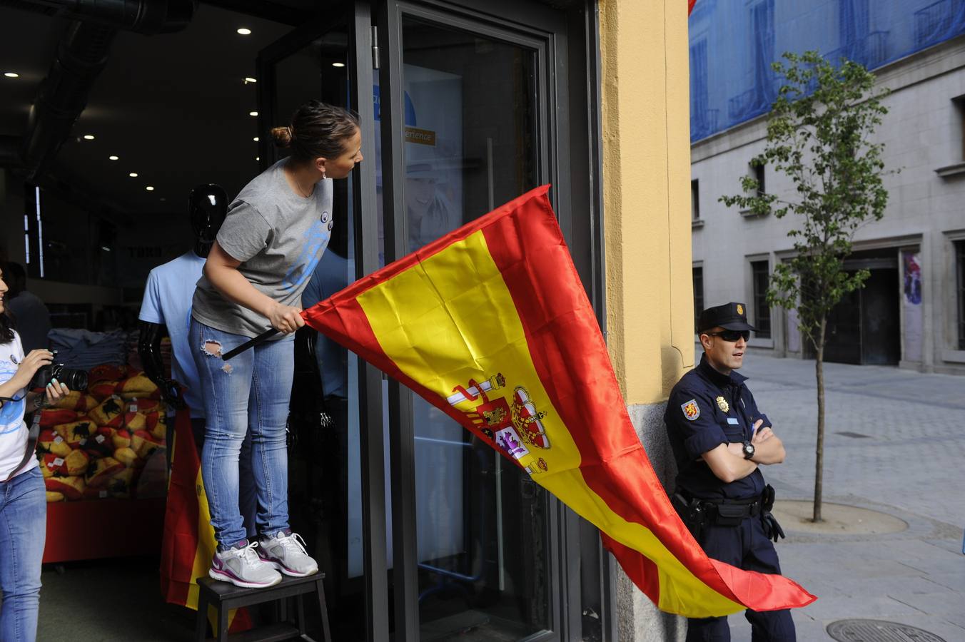 Madrid se engalana para recibir a Felipe VI