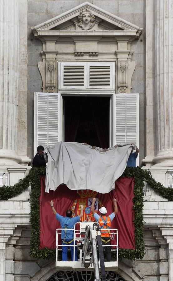 Madrid se engalana para recibir a Felipe VI