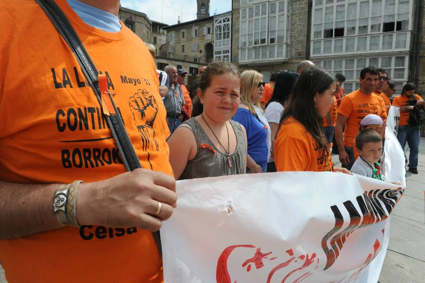Un lazo naranja por el conflicto de Laminaciones Arregui
