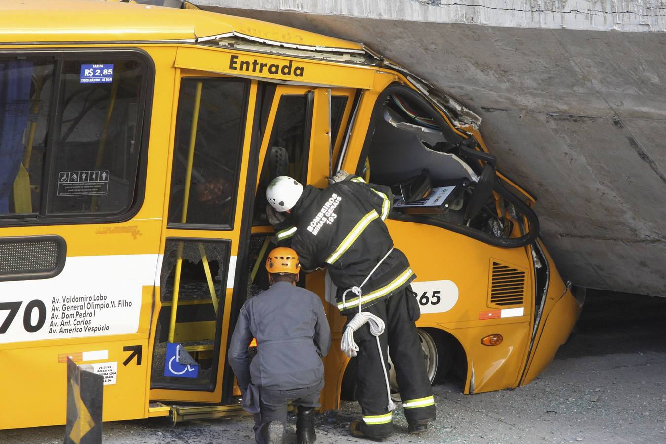 Derrumbe de un viaducto en Belo Horizonte