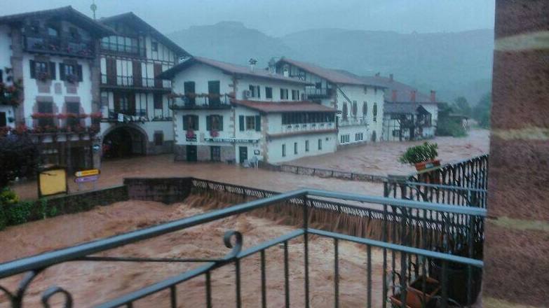 Elizondo, uno de los puntos más afectados por las inundaciones que azotan el Baztan