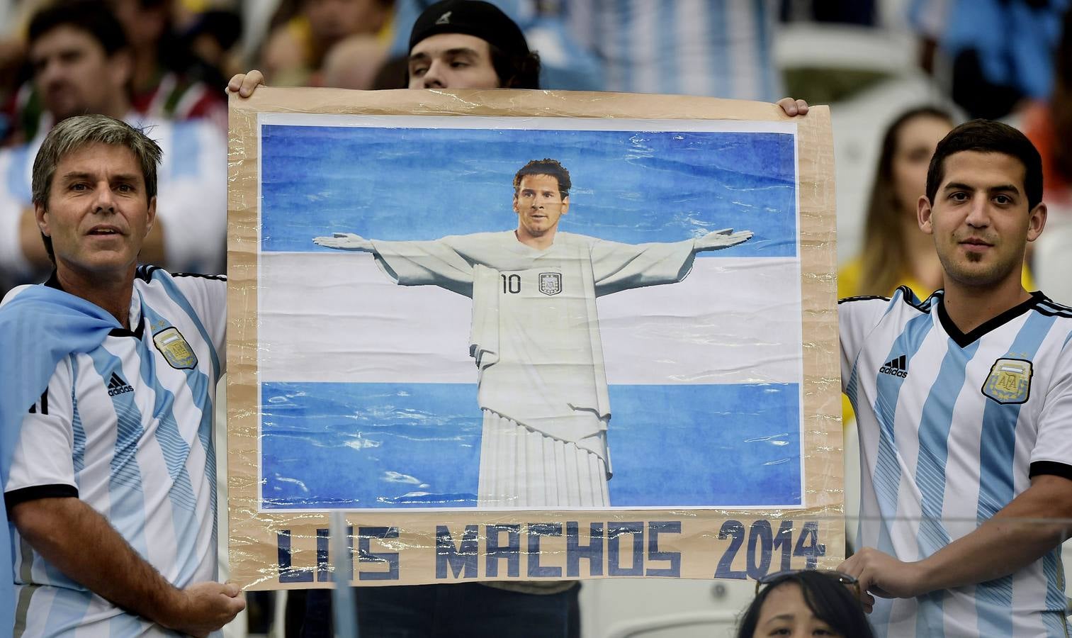 Las aficiones de Argentina y Alemania llenan de color la final del Mundial