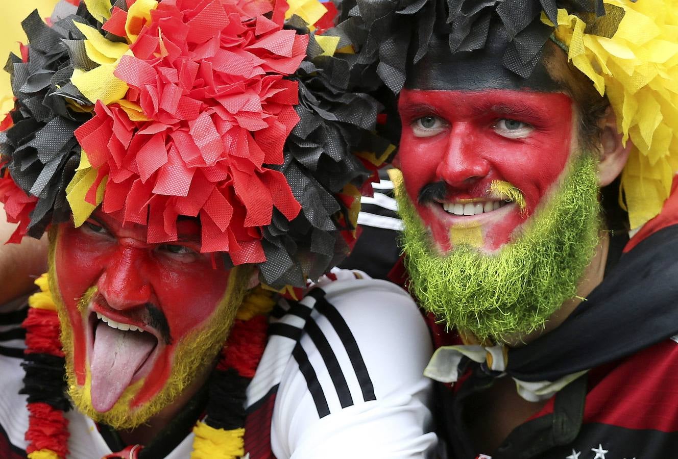 Las aficiones de Argentina y Alemania llenan de color la final del Mundial