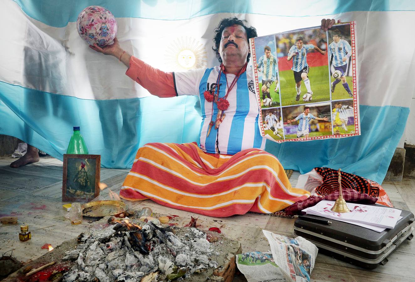 Las aficiones de Argentina y Alemania llenan de color la final del Mundial