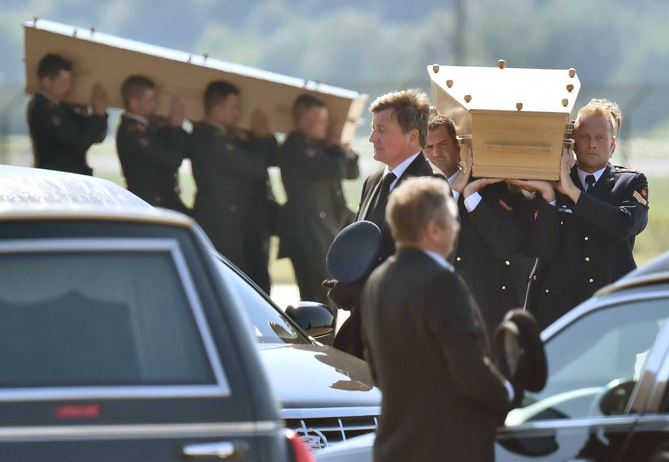 Holanda recibe a las 297 víctimas del MH17 con una solemne ceremonia