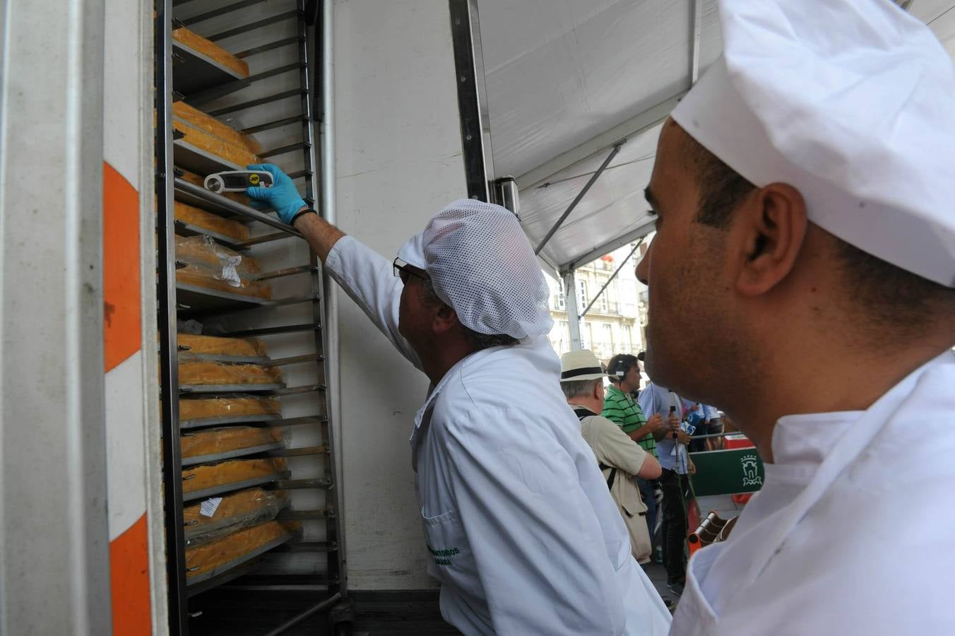 Vitoria logra cocinar la tortilla más grande del mundo