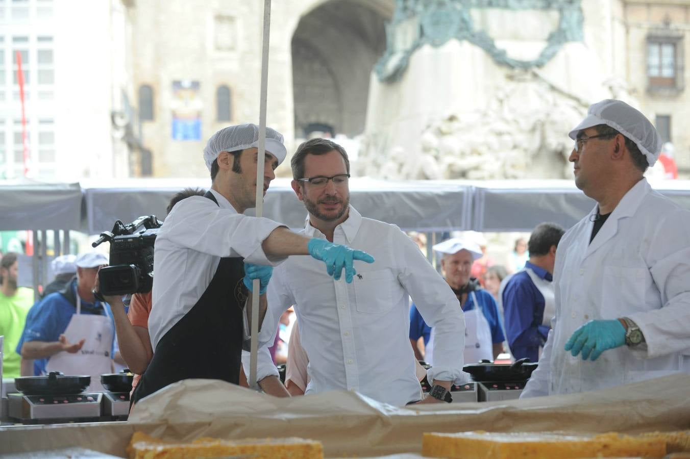 Vitoria logra cocinar la tortilla más grande del mundo