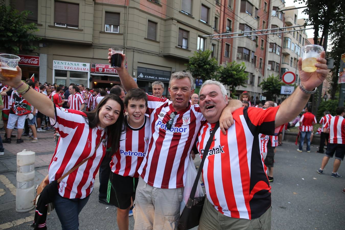La afición del Athletic calienta motores antes del partido