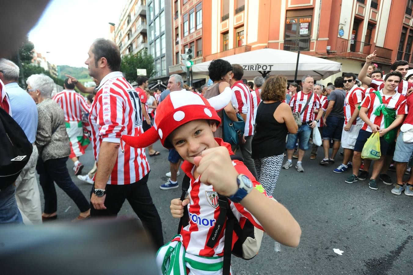 La afición del Athletic calienta motores antes del partido
