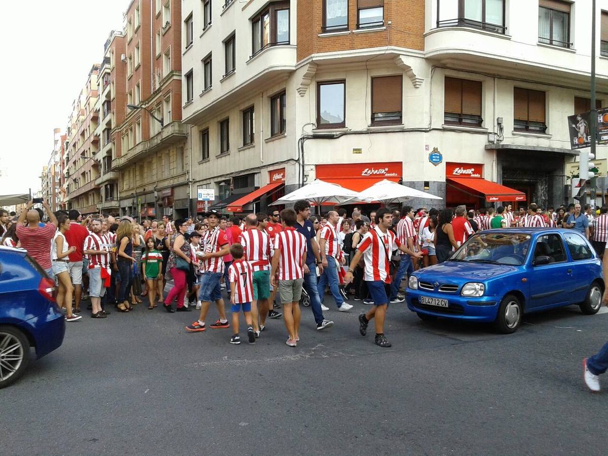 La afición del Athletic calienta motores antes del partido