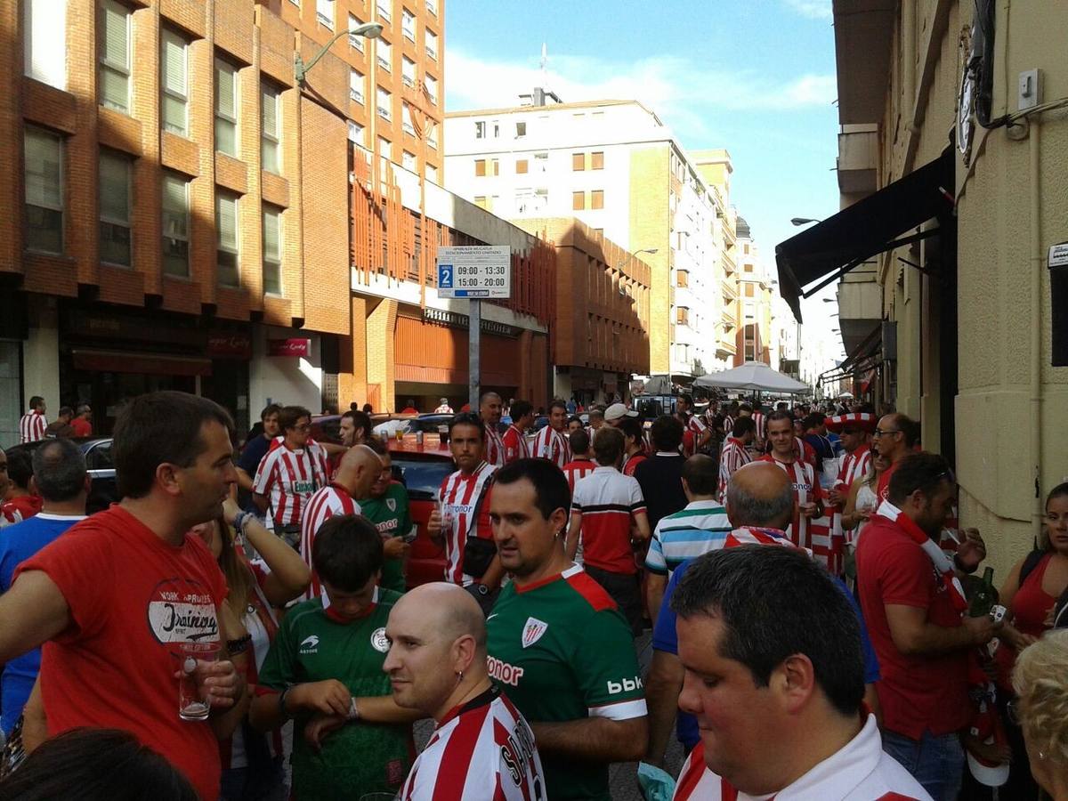 La afición del Athletic calienta motores antes del partido