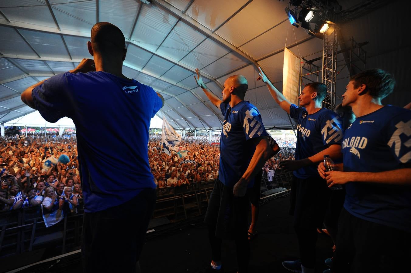 Una &#039;manada de lobos&#039; toma la noche vizcaína